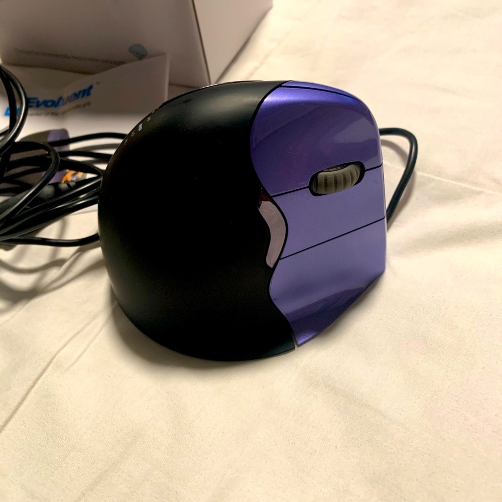 Evoluent Ergonomic Wired Vertical Mouse 4
